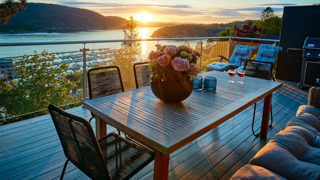 An outdoor space with a veiw to a river